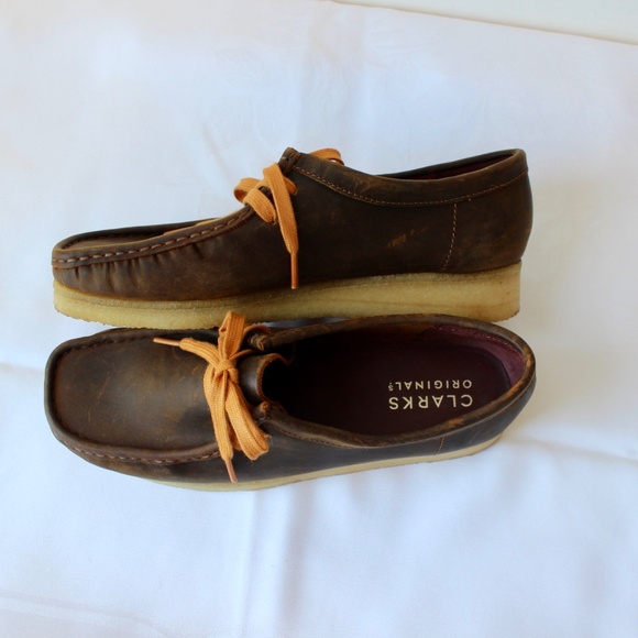 Clarks Wallabee Brown Suede Moccasins with Orange Laces - Picture 3 of 4